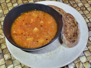 Ріболліта - густий італійський овочевий суп з квасолею, родом із Тоскани