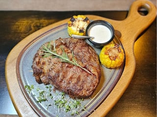 Стейк Рібай з соусом Пепе Верде