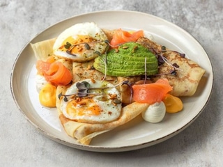 Palačinková snídaně s lososem