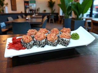 Кранч рол з лососем