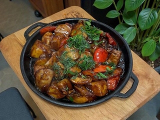 Пательня зі свининою та овочами