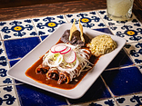 ENCHILADAS EN SALSA PASILLA VEGETARIANAS