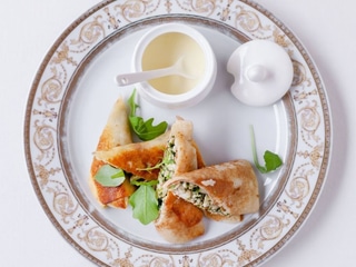Млинці з курячим філе і шпинатом
