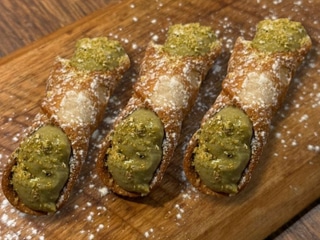 Cannolo con crema di pistacchio