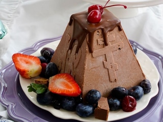 Сирна Паска "Шоколадна з вишневим конфі" 