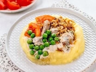 Бефстроганів з картопляним пюре та овочами