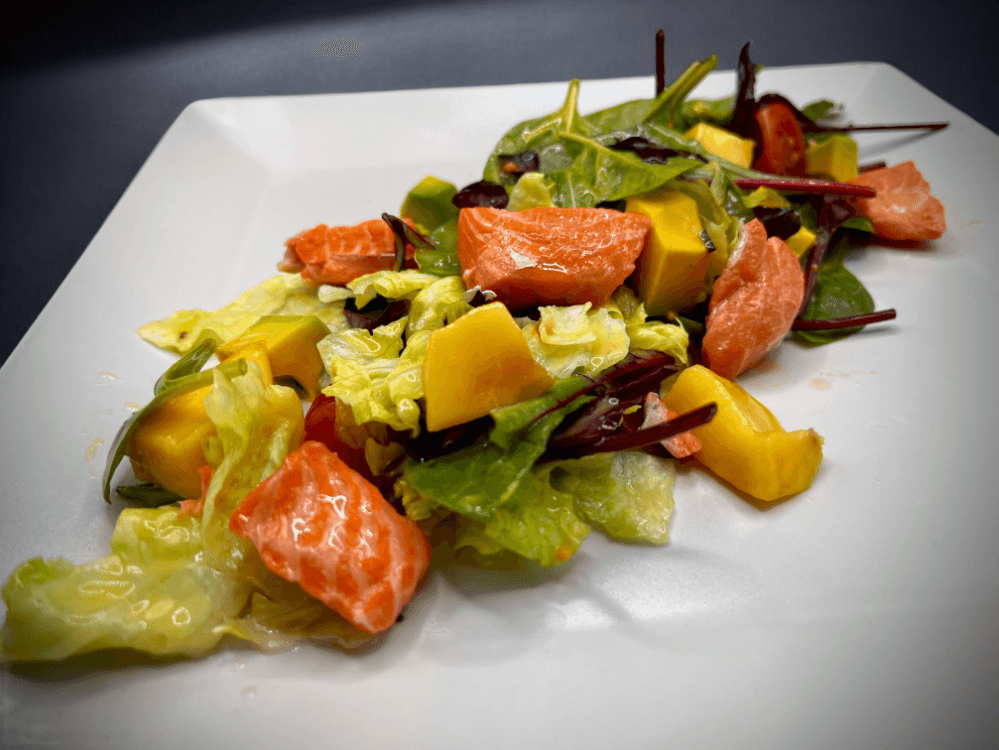 Салат з паровим лососем (200g)