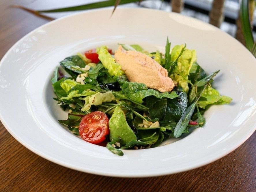 Фітнес салат з сирною кнелею (250g)