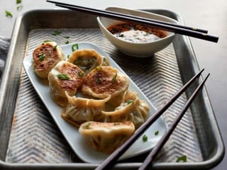 Pierożki gyoza z kaczką i sosem hoisin |5 szt|