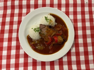 4. 100g. Cikánská hovězí pečeně, rýže