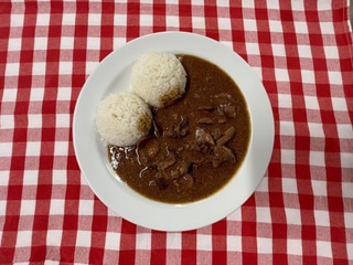 5. 150g. Ledvinky na cibulce, rýže