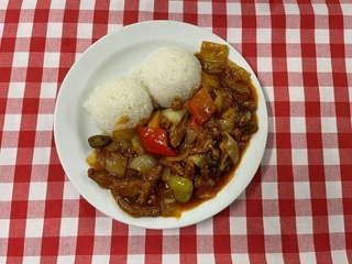 10. Sojové nudličky po sečuánsku, rýže