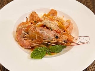 Фетучіні з лангустином та креветками у томатному соусі