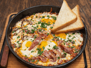 Шакшука з беконом