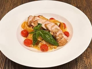 Фетучіні з куркою у томатному соусі