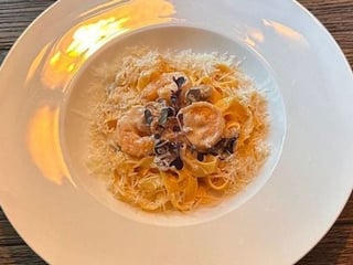 Фетучіні з морепродуктами у вершковому соусі