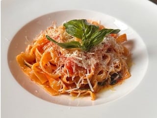 Паста в томатному соусі