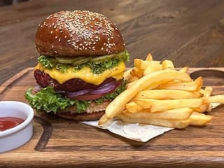 Біг-Бургер Неро на білій булці з картоплею