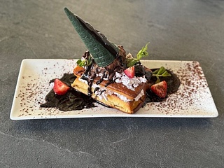 Бельгійські вафлі з шоколадним кремом та морозивом