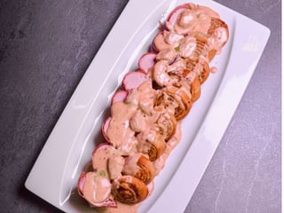 Вирізка свинна в прошуто з сиром Брі в соус-мусі Чорізо та том ям