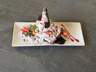 Бельгійські вафлі з кремом орео та морозивом