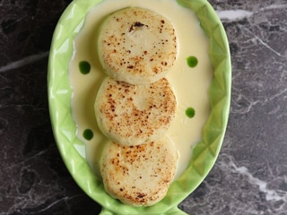 Курячі котлети з сирним соусом