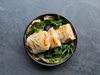 Лаваш з шинкою та помідором