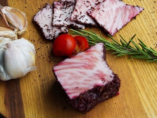 Сало в спеціях з мангалиці "Кмин та гранат"