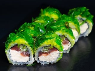 Рол з чукою та тунцем