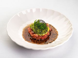Тар тар з тунця з кунжутним соусом