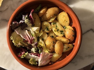 Young potatoes with garlic and fresh herbs