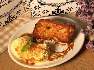 Panettone with vanilla ice cream and salted caramel