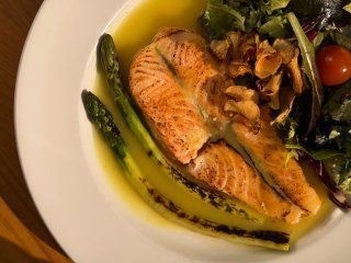 Salmon with asparagus in citrus sauce