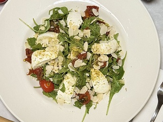 Salad with "Di Bufala" mozzarella and sweet tomatoes