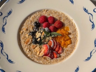 Oatmeal with milk, seasonal berries and almonds