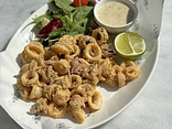 Calamares fritos with aioli sauce