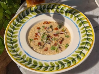 Oatmeal with bacon and black truffle