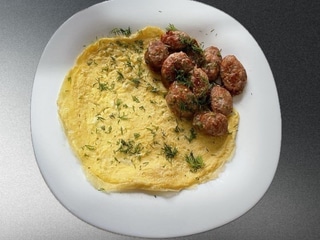 Омлет з домашньою ковбасою