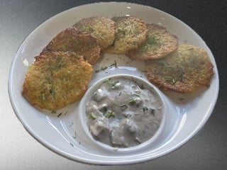 Деруни з грибним соусом