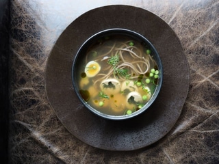 Курячий бульйон з гречаною локшиною та пастрімі з індички | Chicken Broth with Buckwheat Noodles and Turkey Pastrami