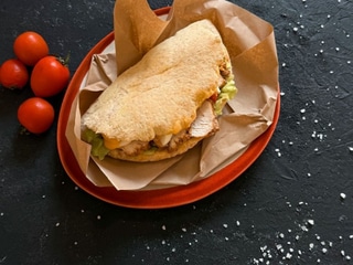 Піта гавайська з куркою і трюфельним кремом