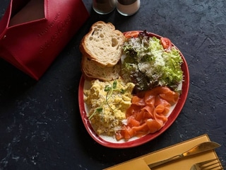 Скрембл з лососем