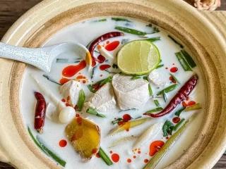 TOM KHA