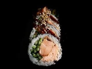 Futomaki Łosoś teriyaki ogórek