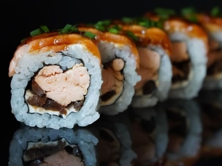 Uramaki premium Flaming salmon