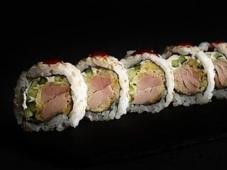 Uramaki Tuńczyk w tempurze