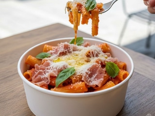 Rigatoni z pomidorami san marzano, prosciutto cotto(szynka), grana padano(ser), bazylia, EV oliwa