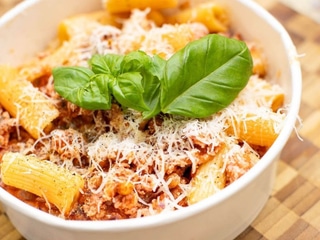 Rigatoni alla Salsiccia z Parmigino Reggiano, pietruszka i EV oliwa