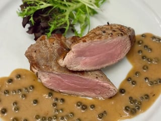 Grilovaná vepřová panenka, omáčka dle vlastního výběru