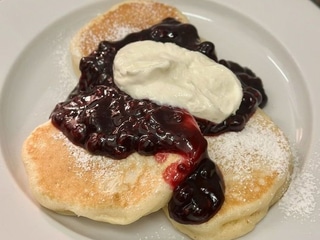 Kynuté lívance s tvarohem a ovocným rozvarem